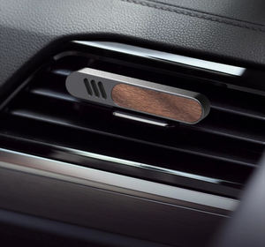 Difusor de Fragancia de Lujo para Auto con Clip de Ventilación, Aluminio y Madera, Fabricante de Regalos de Marca Privada OEM/ODM WELLNESS - Product Image 2
