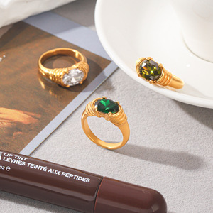 Anillo Minimalista de Zirconia con Forma Geométrica, Antideslustre, de Acero Inoxidable Chapado en Oro de 18K, para Mujer - Product Image 4