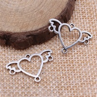 Connecteur Cœur Ailé Ajoure 24x16mm en Alliage de Zinc Argent Vieilli pour Décoration de Bouquet de Mariage