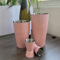Shaker élégant en acier inoxydable rose 304 Matériau de qualité alimentaire Action de secousse lisse Polyvalent pour les bars et la maison