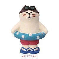 Statue en résine chat de plage d'été Kawaii, faite à la main et peinte à la main, décoration de bureau mignonne, design pyramide musicale pour salon