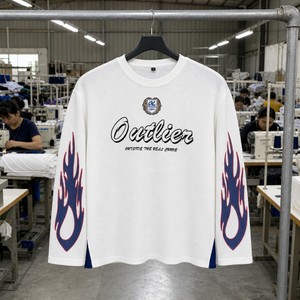 T-shirt à manches longues en tricot gaufré Yingling, blanc crème, avec motif graphique Outlier Script, style streetwear, col rond, épaules tombantes, OEM ODM, vente en gros - Product Image 3
