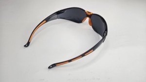 Gafas de Seguridad Protectoras WELTA con Logotipo Personalizable de Fábrica, Protección UV400, Antivaho, Resistentes a Impactos, con Goma Suave en las Patillas y en la Nariz - Product Image 3