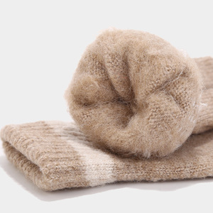 BSBH <span class=keywords><strong>Pas</strong></span> <span class=keywords><strong>Cher</strong></span> Prix Sport Tricot Écharpe Chapeau Écran Tactile Gants Ensembles Chaud Pom Pom Tricoté <span class=keywords><strong>Bonnet</strong></span> Hiver En Plein Air Chapeau Écharpe Gants - Product Image 6