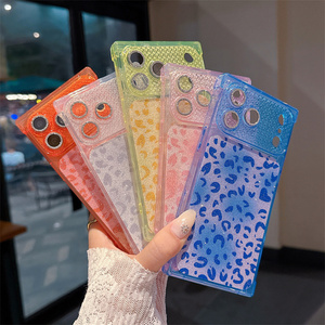 เคสโทรศัพท์มือถือลายเสือดาวหรูหรา ประดับกลิตเตอร์ สำหรับ iPhone 18 17 16 15 14 Pro Max พร้อมกระจกป้องกันเลนส์กล้อง ดีไซน์มุมฉาก ฝาหลังแบบมีประกาย - Product Image 3