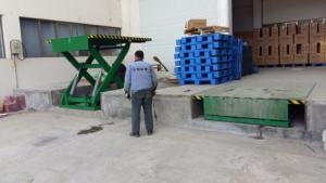 Plateforme élévatrice à ciseaux hydraulique électrique robuste Zhongxiang en acier au carbone, hauteur et dimensions de la plateforme personnalisables - Product Image 6