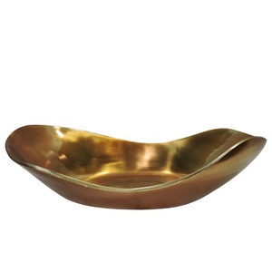 Plateau et plateau en aluminium de style moderne en forme de bateau pour servir les aliments à la maison et à l'hôtel Plateau de service décoratif en métal durable - Product Image 3