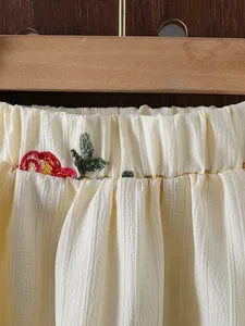 Conjunto de Ropa para Niñas Pequeñas al por Mayor, Blusa con Mangas Abullonadas y Bordado de Flores + Falda, Conjunto de 2 Piezas - Product Image 5