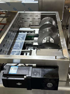 Machine d'emballage sous vide thermoformage industrielle de petite taille à configuration avancée pour l'emballage d'œufs en conserve épicés - Product Image 5