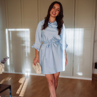 Robe décontractée bleu clair unie pour femme, col bénitier, manches longues, en satin, courte, avec ceinture à nouer, vente en gros