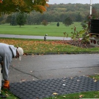 Tapis de protection du sol en polyéthylène de 10 mm pour l'accès des véhicules de chantier et le développement des zones humides