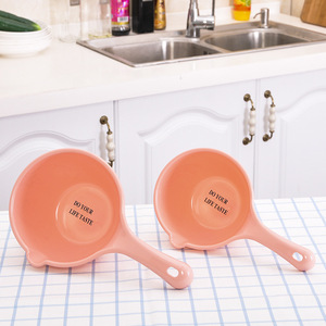Cucharón de plástico para baño de bebé Soumei Hidemi, mango largo de color caramelo de 500 ml para champú infantil y para verter agua - Product Image 3