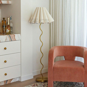 Lámpara de mesa minimalista nórdica creativa, base flexible E27 LED 36V para decoración de dormitorio y habitación infantil - Product Image 5