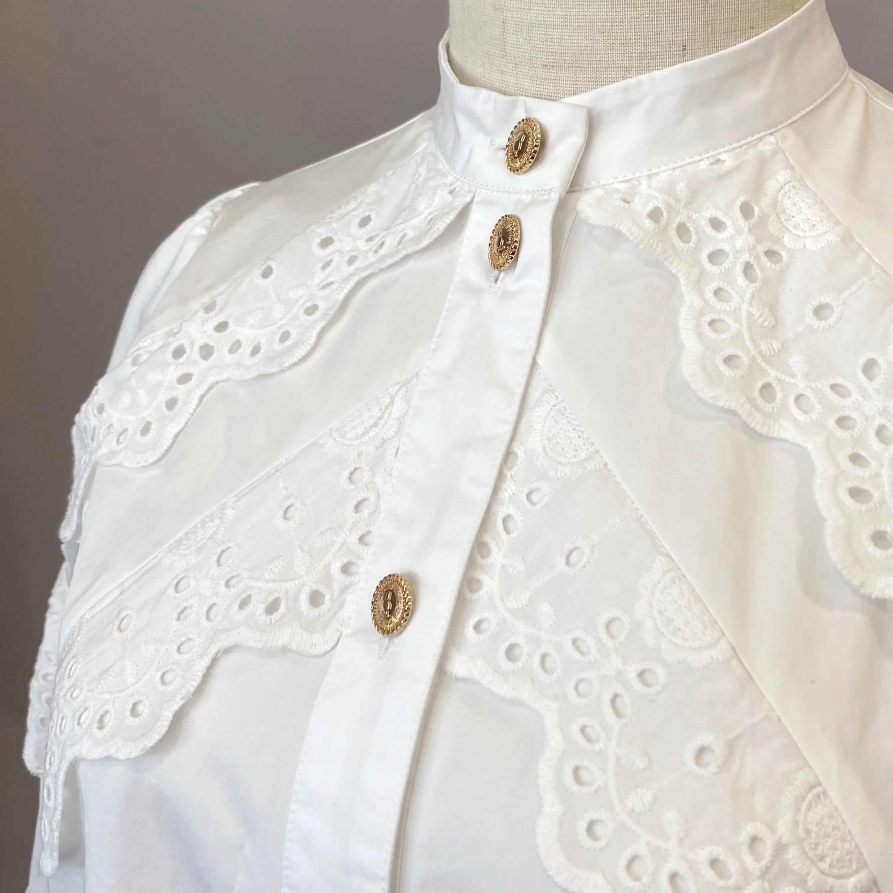 थोक महिलाओं के कपड़े OEM कॉटन महिलाओं के लिए उच्च गुणवत्ता वाली लंबी आस्तीन वाली कढ़ाई वाली शर्ट