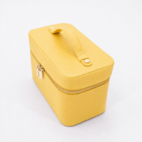 Trousse de Maquillage en PU Grainé Jaune Beurre Personnalisable avec Logo, Fermeture Éclair Dorée et Poignée Supérieure pour Femme, Idéale Voyage, Vente en Gros OEM