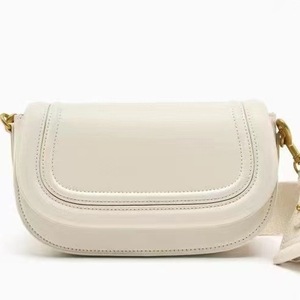 Sac à main bandoulière pour femme, tendance 2025, en PU, fermeture éclair, doublure en polyester, style décontracté, rivets, sac à main à bandoulière - Product Image 2