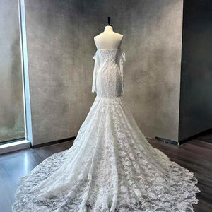 Robe de mariée sirène de luxe moderne NT11 avec appliques florales en cristal, broderies en dentelle et traîne chapelle - Product Image 2