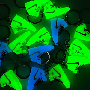 En gros Porte-clés lumineux, Boîte mystère, Décoration de bijoux, Pendentif <span class=keywords><strong>mini</strong></span> baskets créatif, Commerce extérieur transfrontalier - Product Image 1