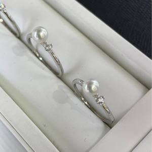 แหวนมุกน้ำจืดธรรมชาติขนาด 5-6 มม. พร้อมแสงออโรร่าทรงกลม เรียบง่ายและประณีต แหวนเงินแท้ S925 หรูหราเบาๆ - Product Image 3