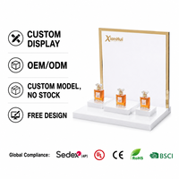 Support d'affichage cosmétique personnalisé XH en acrylique transparent à 3 niveaux pour magasin de beauté, présentoir de table, marque privée