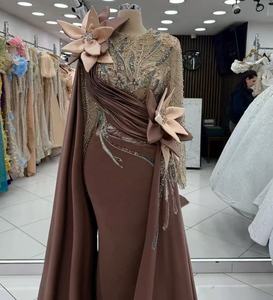 Vestidos de Noche de Terciopelo Marrón Árabe Personalizados, Elegantes Vestidos Musulmanes con Mangas Largas Tipo Capa, Adornados con Cristales, 2026, para Mujeres, Fiesta de Graduación - Product Image 2