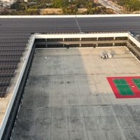 Système de structure de support pour panneaux solaires photovoltaïques à grande échelle, résistant à la corrosion, en Zn-Al-Mg