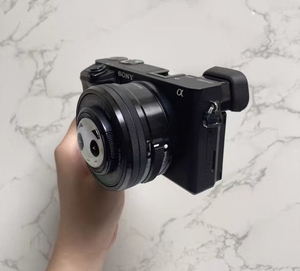 Cámara Digital Sony A6400 con Lente de 16-50 mm, Cámara Completa de 24MP, Opción Popular - Product Image 3