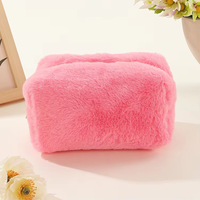 Trousse de toilette personnalisée en gros Trousse de maquillage à fermeture éclair de voyage Rangement portable pour filles en peluche Trousse de toilette mignonne