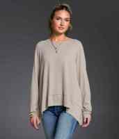 Pull-over streetwear oversize en maille brossée asymétrique à bords bruts, respirant et anti-boulochage, collection printemps 2026, pour femme