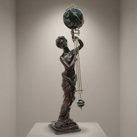 Statue antique mystérieuse en bronze de la déesse Juno, globe bleu de 9 pouces, bras oscillant en laiton, horloge mécanique de table/horaire