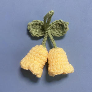 Llavero Creativo con Colgante de Lirio, Hecho a Mano con Lana y Crochet, Adorable Flor de Orquídea - Product Image 5