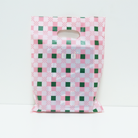 Sacs en plastique PE personnalisés en gros avec logo, recyclables, poignée découpée, impression sérigraphique, sacs promotionnels pour entreprises
