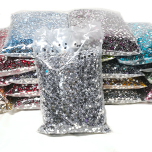 Amostras Grátis de Pedras Planas Xulin, Cristais para Unhas, Grandes Sacos de Strass de Resina para Artesanato em Atacado - Product Image 1