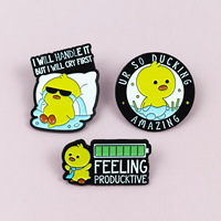 Broche personnalisée en forme de poussin de dessin animé en alliage de zinc, badge personnalisé pour accessoires de sac à dos, épingle à revers polyvalente et mignonne