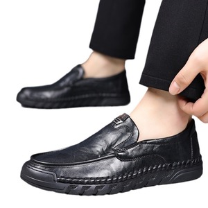 Mocassins pour hommes en cuir marron à semelle épaisse et talon bas, faits à la main, nouveau style 2026 - Product Image 5