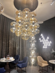 Lampadario di Lusso in Vetro Italiano, Illuminazione Artistica Minimalista di Alta Gamma per Ristoranti, Ville e Soggiorni - Product Image 5