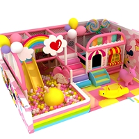 Ensemble de jeux d'intérieur pour enfants : tunnel en plastique, toboggan, équipement de jeu souple, incluant blocs de grimpette, cubes de mousse et éléments d'escalade magiques