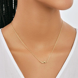 Collar Minimalista CANNER de Plata de Ley 925 con Etiqueta Personalizada, Collar con Colgante de Nudo de Amor en Oro de 18k, Diseño de Figura del Ocho - Product Image 5
