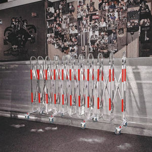 स्टेनलेस स्टील बोलार्ड ट्रैफिक बैरियर रिट्रेटेबल मोबाइल सेफ्टी रोड ब्लॉक कैस्टर्स टेलीस्कोपिक गारंटर लाइट भीड़ नियंत्रण - Product Image 3