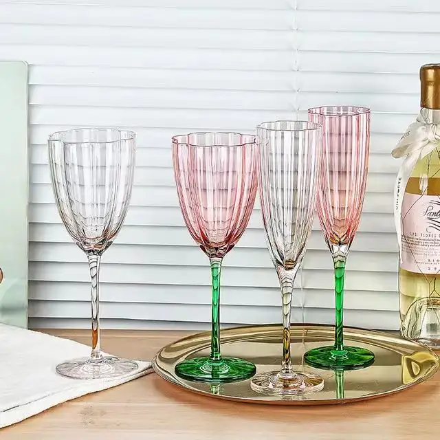 2024 New Vintage Flower Pink Love Wine Glasses Set Creative Gradient Color Goblet Crystal Glassware for Wedding Glassware