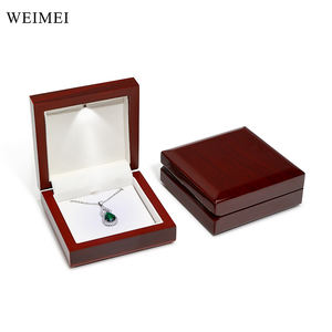 WeiMei personnalisé logo carré en bois led boîte d'emballage de bijoux collier bague boucle d'oreille boîte d'emballage - Product Image 1