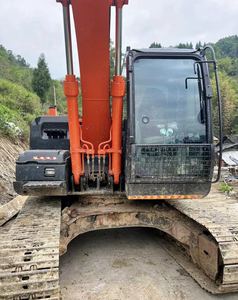 Excavadora Japonesa Usada de 20 Toneladas, Marca Hitachi ZX200, de Tamaño Mediano, Alto Rendimiento, con Motor de 1 Año de Garantía - Product Image 2