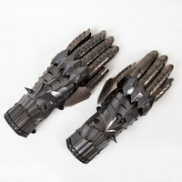 Reproduction 1:1 des gants d'armure de chevalier médiéval, dotés de phalanges mobiles, adaptés au jeu de rôle et à la présentation en collection
