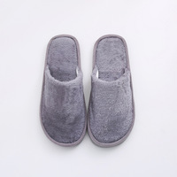 Nouvelles pantoufles d'intérieur classiques confortables en peluche pour l'automne et l'hiver, en EVA et coton, pour hommes et femmes, pour les couples