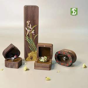 Scatola Portafedi Nuziali, Design Classico Cloisonné per Cerimonie e Fotografia - Product Image 1