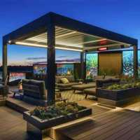 Pergola de luxe moderne pour l'extérieur, en aluminium, imperméable, avec toit à lamelles automatiques, offrant une protection solaire durable