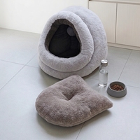 Vente en gros : Niche pour chat en peluche unie d'hiver, type igloo semi-fermé, apaisante, anti-anxiété, lavable – Fabricant