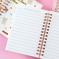 DEPAI 64K Carnet à spirale mignon motif ours de dessin animé et fleurs, dorure à chaud, 80 feuilles, papier ligné 80 g/m², mini journal de poche pour enfants