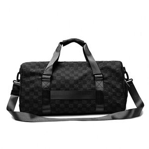 กระเป๋าเดินทางลายสก๊อตซีร์ซัคเกอร์แฟชั่นใหม่ สำหรับเดินทางค้างคืน ความจุขนาดใหญ่ แยกส่วนเปียกและแห้ง ใช้ได้กับโยคะ กีฬา และฟิตเนส - Product Image 2