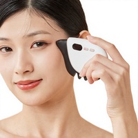 Techlove Masseur Facial en Plastique Gua Sha avec Rouleau Chauffant, Vibration, Thérapie par Lumière Rouge, Lifting, Batterie Intégrée, Indolore